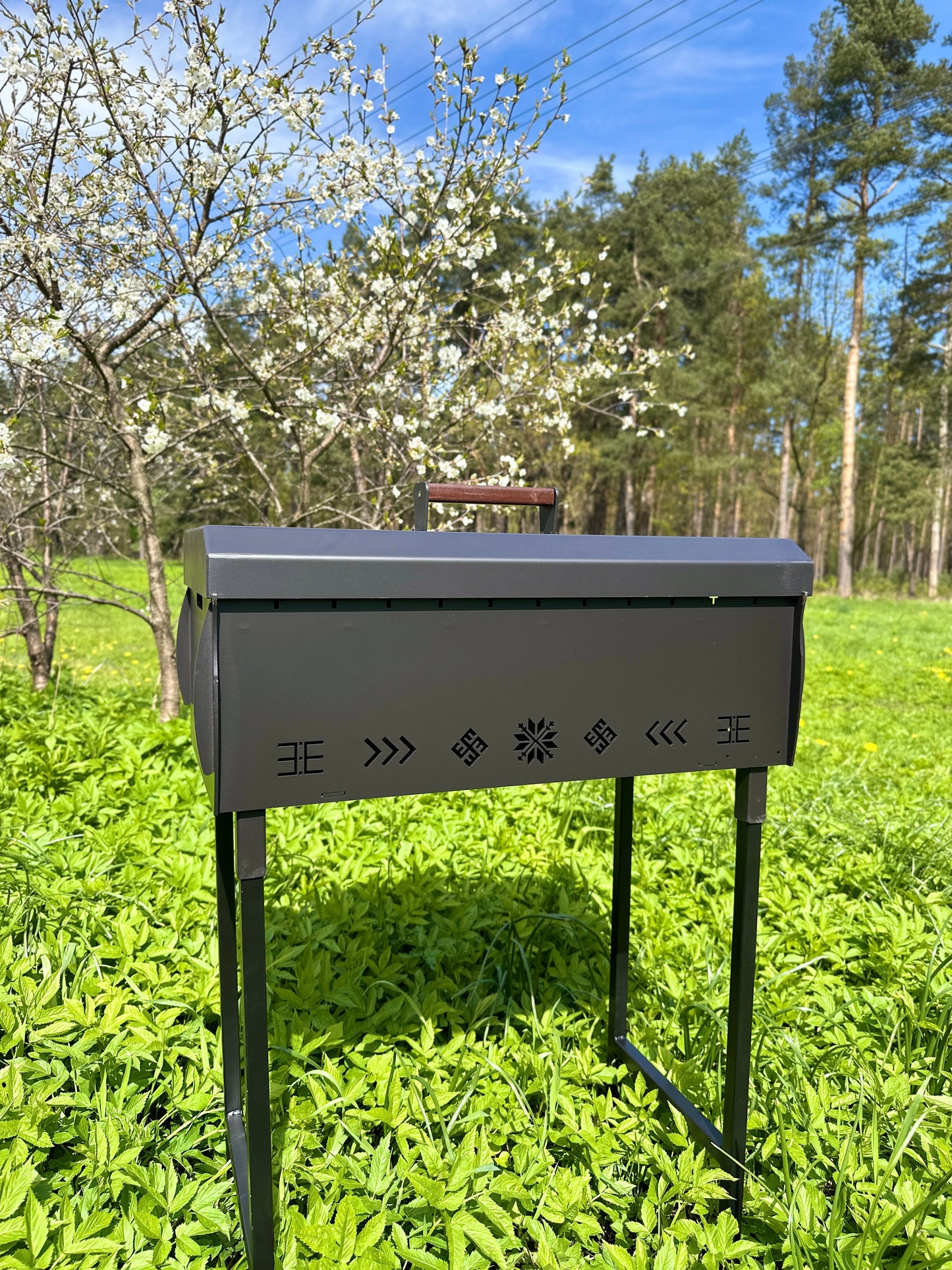 „Grill 60x30cm“ su latviškais raštais su dangčiu