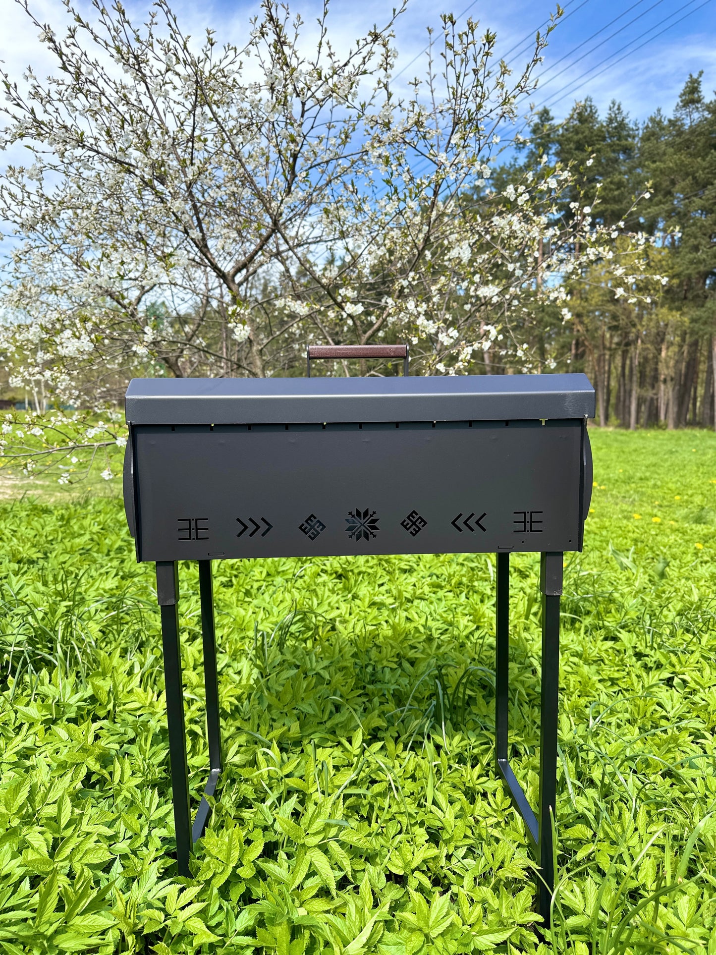 „Grill 60x30cm“ su latviškais raštais su dangčiu