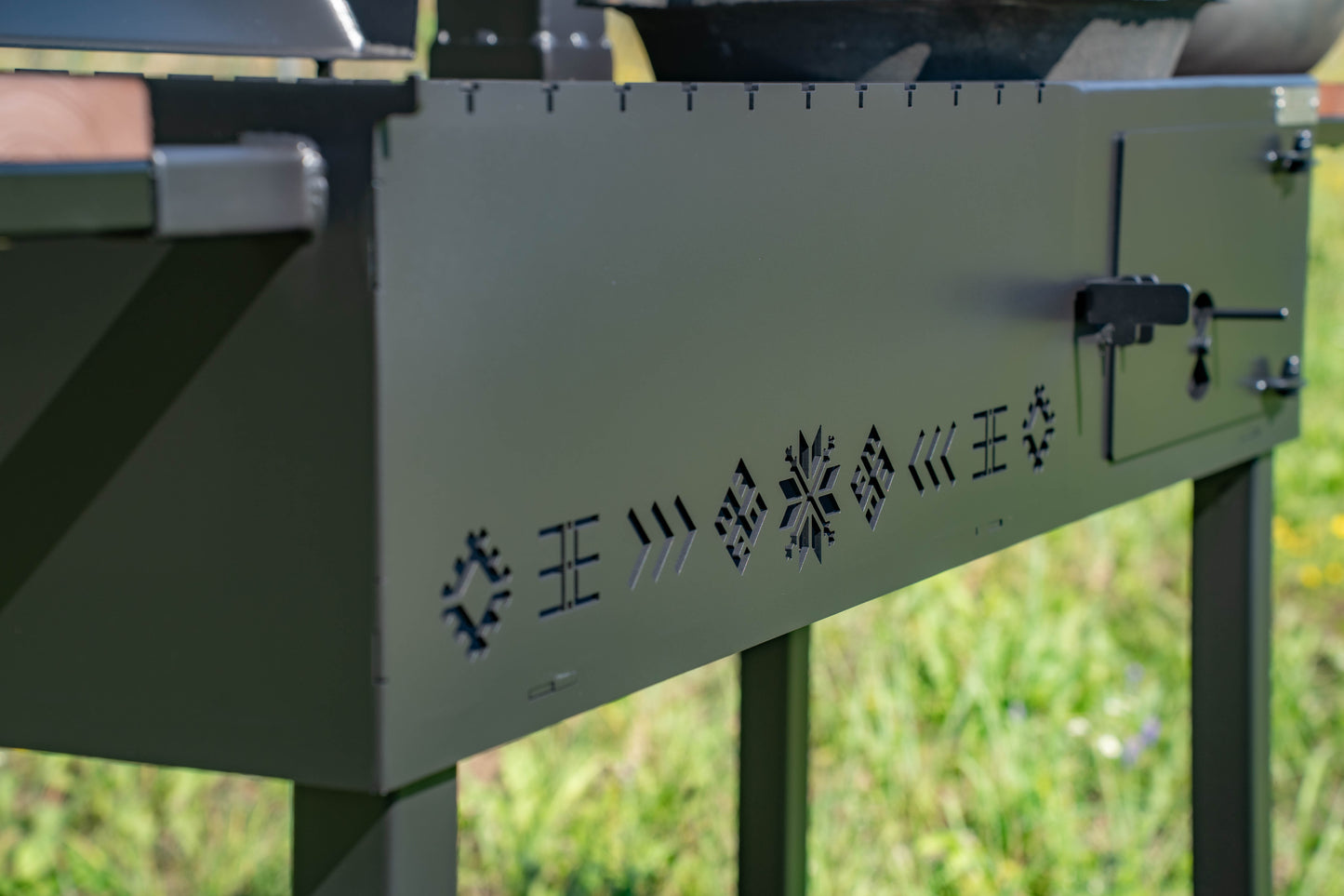 Stacionārais grils ar kurtuvi 100x35cm V3