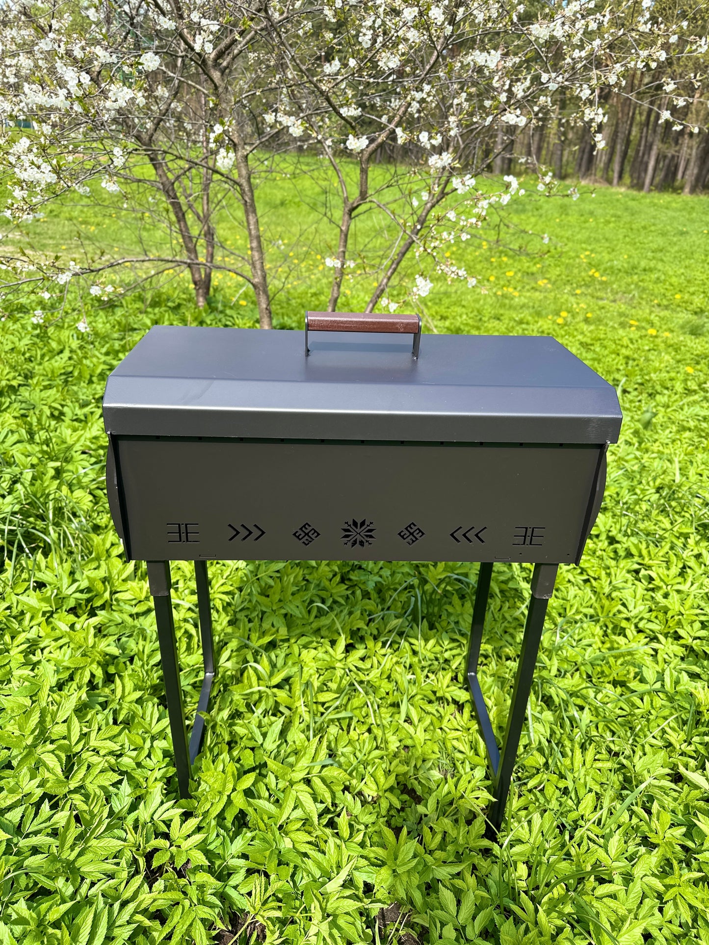 „Grill 60x30cm“ su latviškais raštais su dangčiu